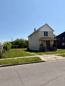 3 Beds 1 Bath House 🚨 INVESTOR & DEVELOPER ALERT – REDEVELOPMENT OPPORTUNITY IN CENTRAL WINDSOR! 🚨 650 Mercer Street, Windsor, ON N9A 1M9